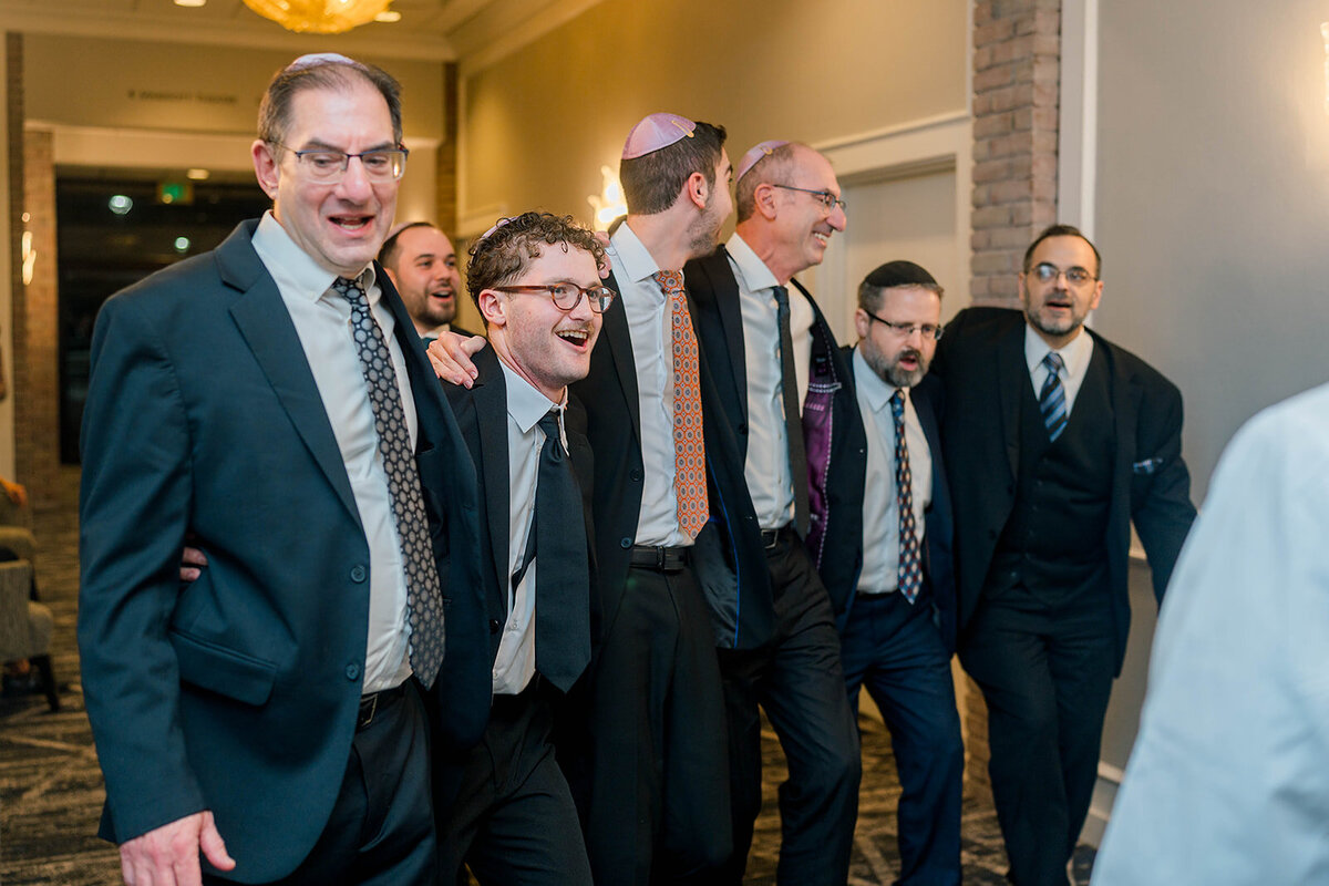 Eliana-Melmed-Photography-Chicago-LosAngeles-Jewish-WeddingPhotography-Chuppah-00294