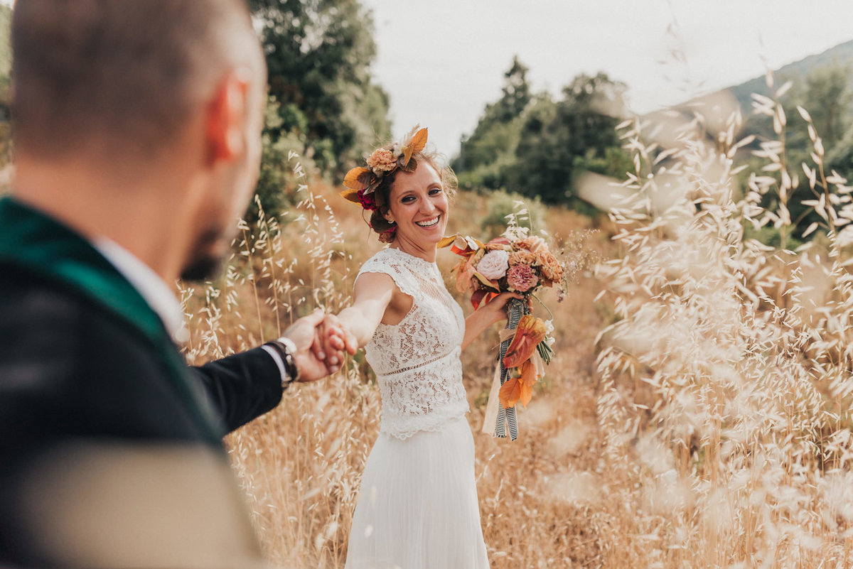 Folk destination wedding in sardinia