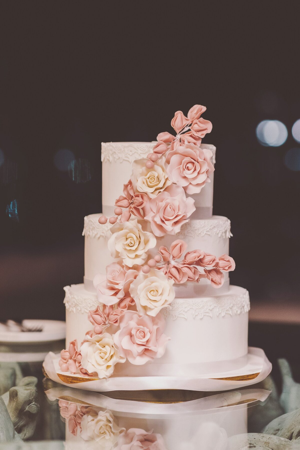 Wedding cake at wedding in Cancun