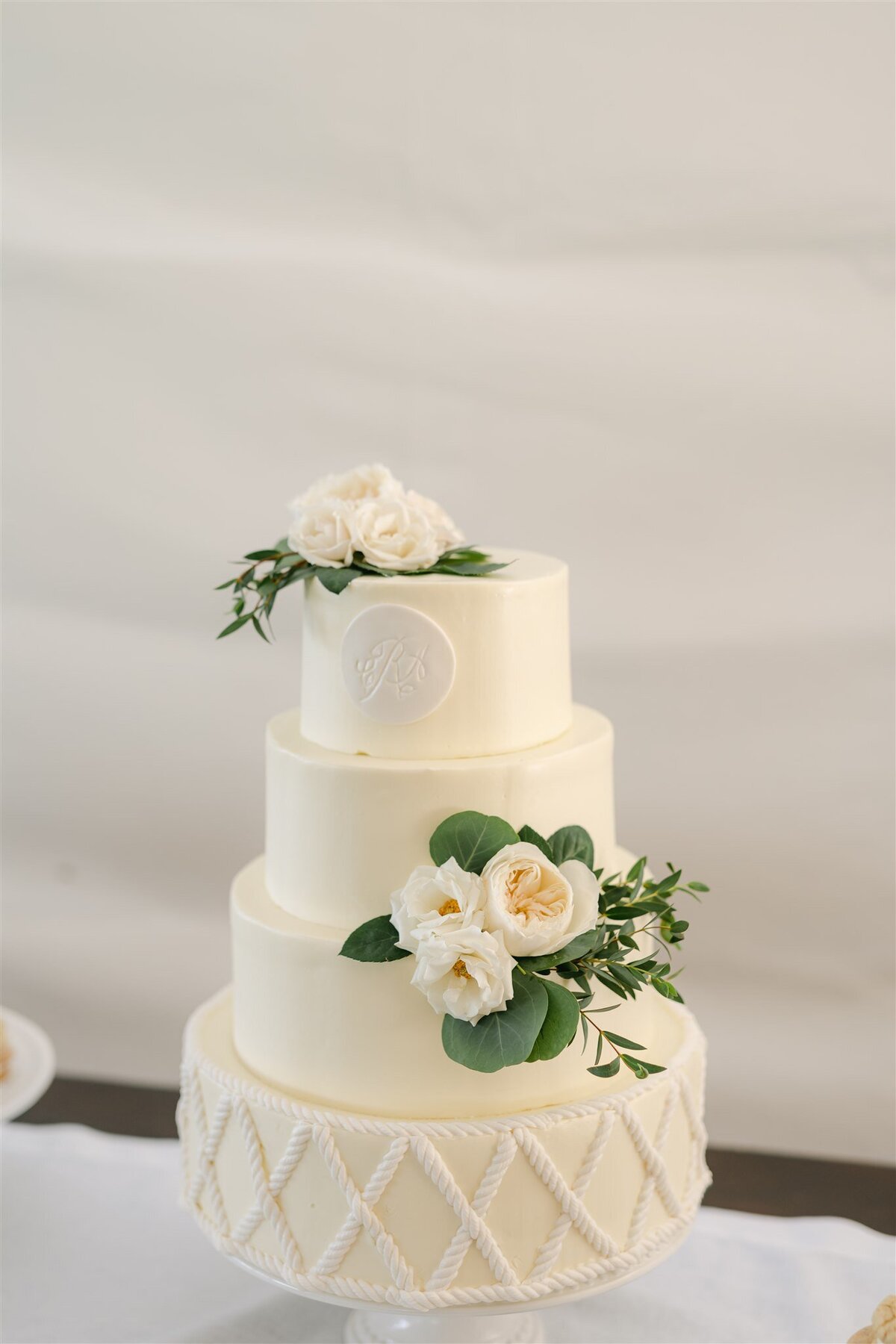7-Blue and White Ginger Jar Inspired Wedding Desserts-Oak Hill Country Club Wedding-Verve Event Co (2)