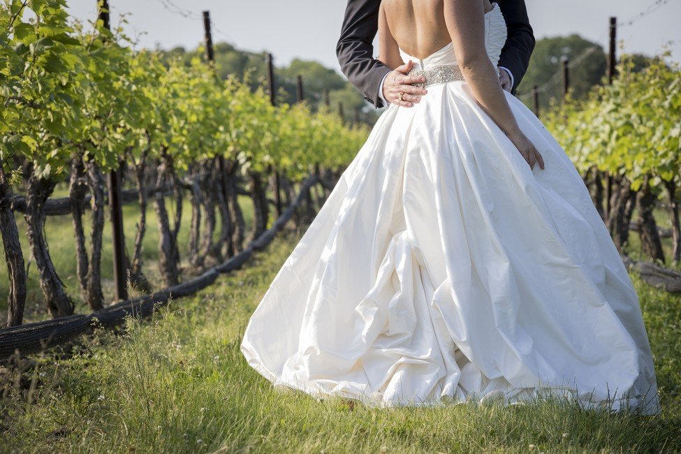 nightingale-events-connecticut-wedding-planner-tiny-human-photography-jonathan-edwards-winery-12-975x650