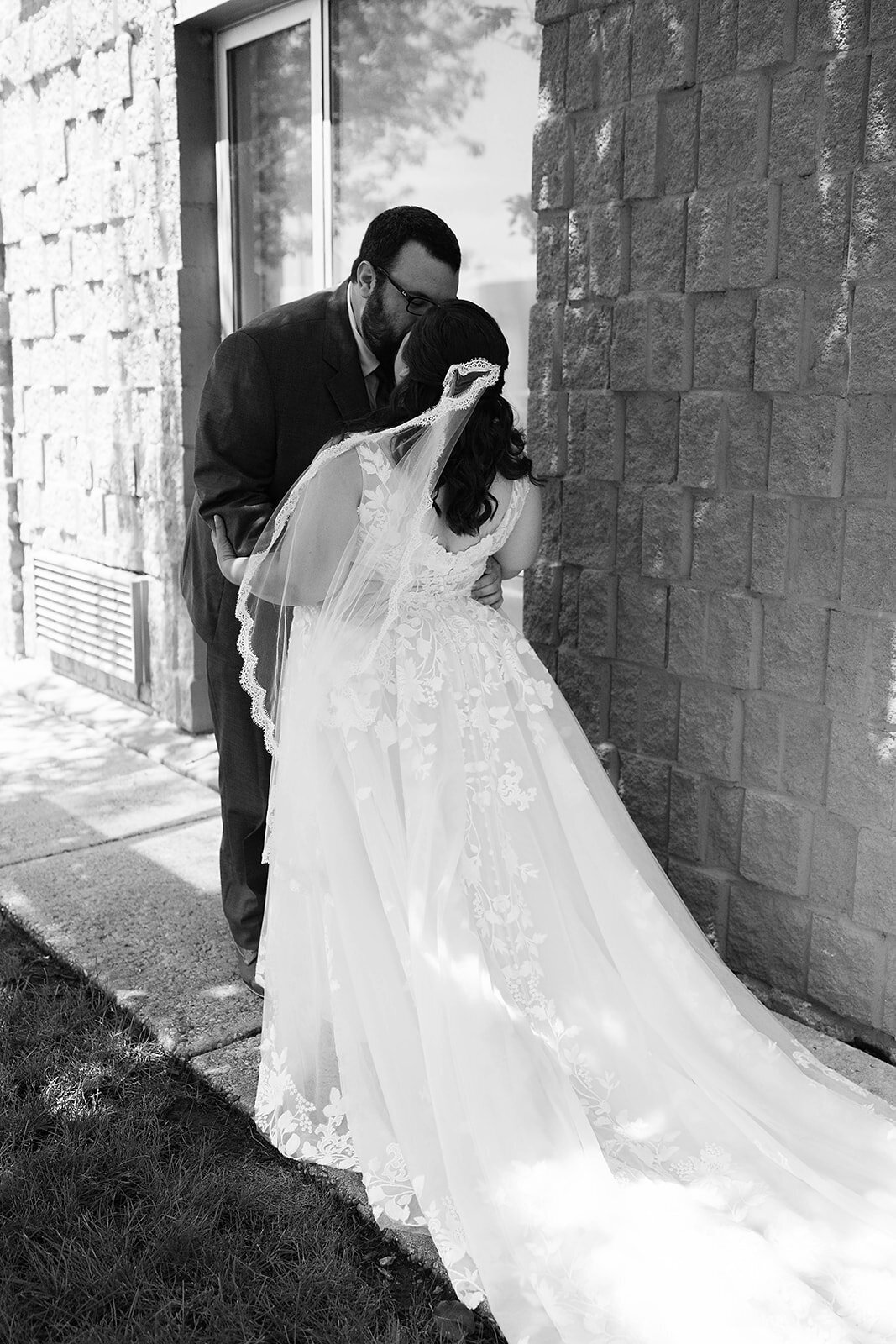 Eliana-Melmed-Photography-Chicago-LosAngeles-Jewish-WeddingPhotography-ElianaSklar-FirstLook-00082