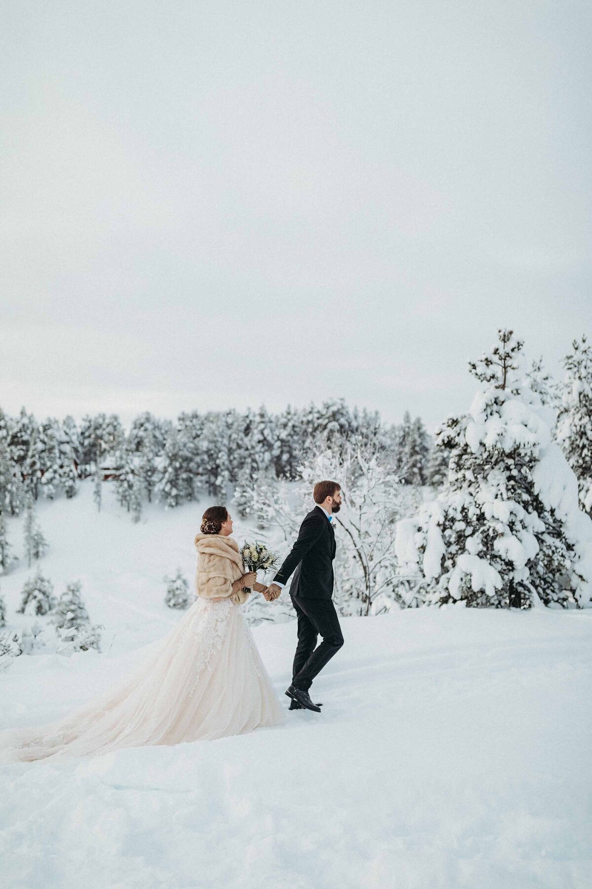 icehotel-weddings-winter-weddings-vinterbröllop-fotograf-kiruna-photographer-wedding-photographer038036
