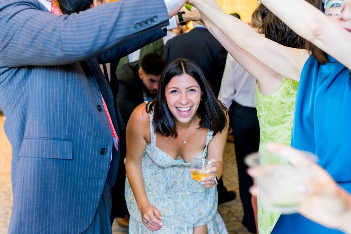 Eliana-Melmed-Photography-Chicago-LosAngeles-Jewish-WeddingPhotography-ShulaNoah-Simcha-Dancing-00026
