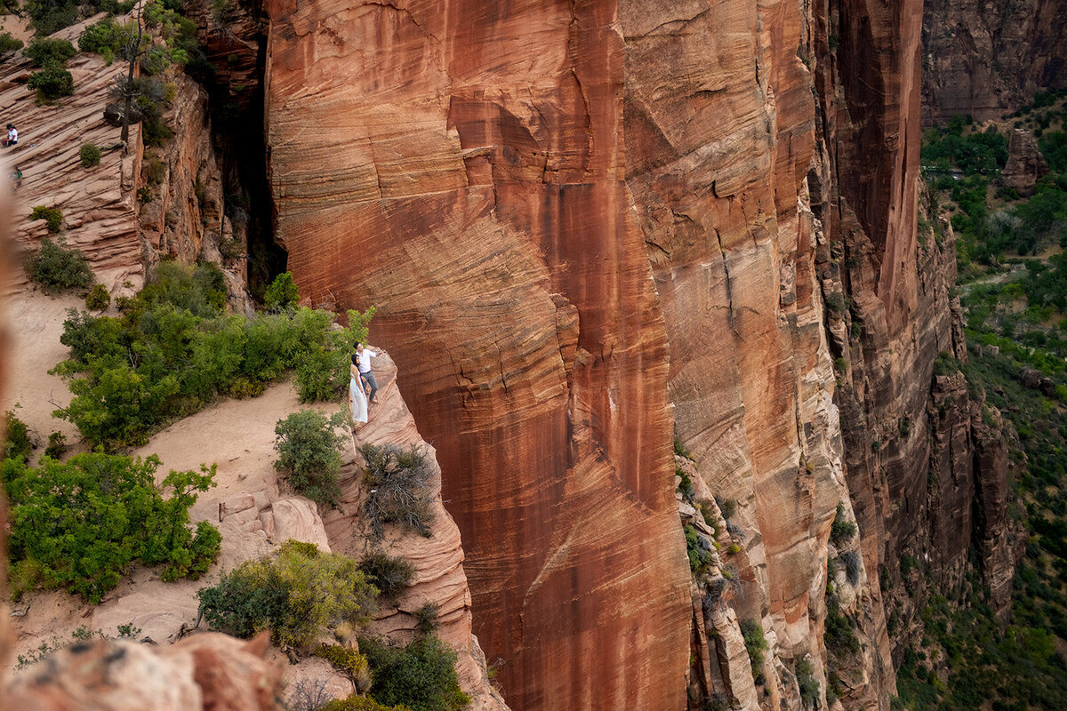 zion-national-park-engagement-photographer-wild-within-us (44)