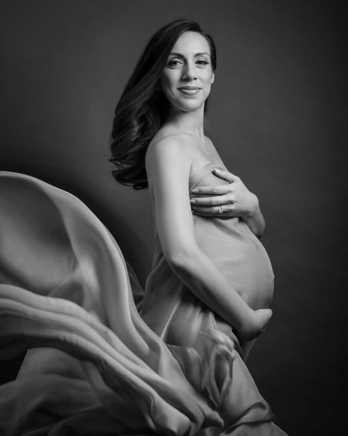Beautiful black and white maternity photography by Daisy Rey NJ and New York photographer
