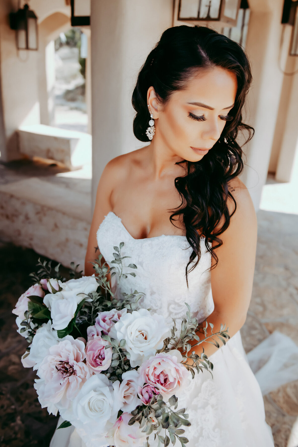 Couples Photography, bride in wedding dress holds bouquet of roses