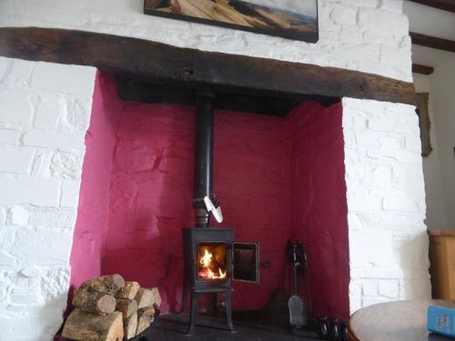 Ffynonnau-fireplace