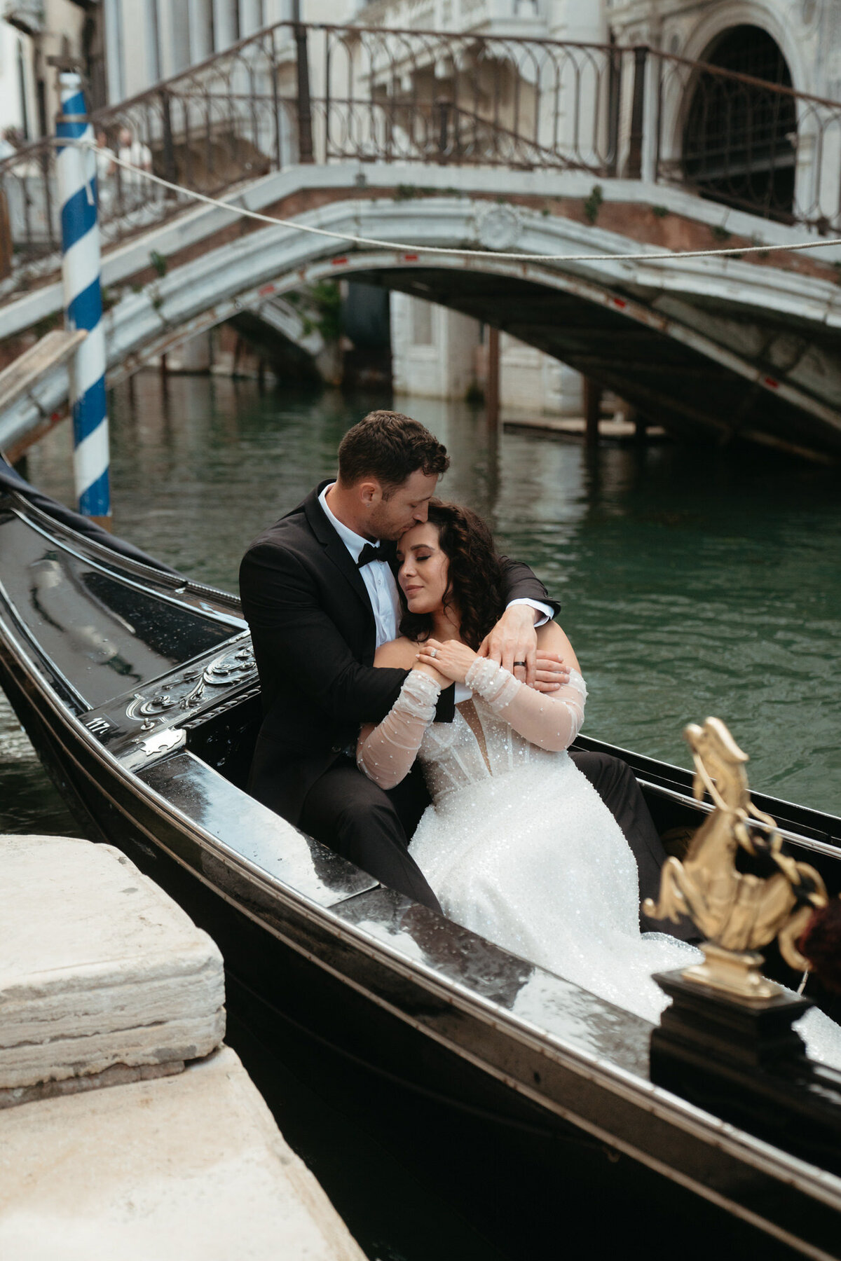 the_chaffins_international_destination_wedding_elopement_photographers_sammie_chaffin_micah_editorial_adventure_photos_travel_venice_italy_23