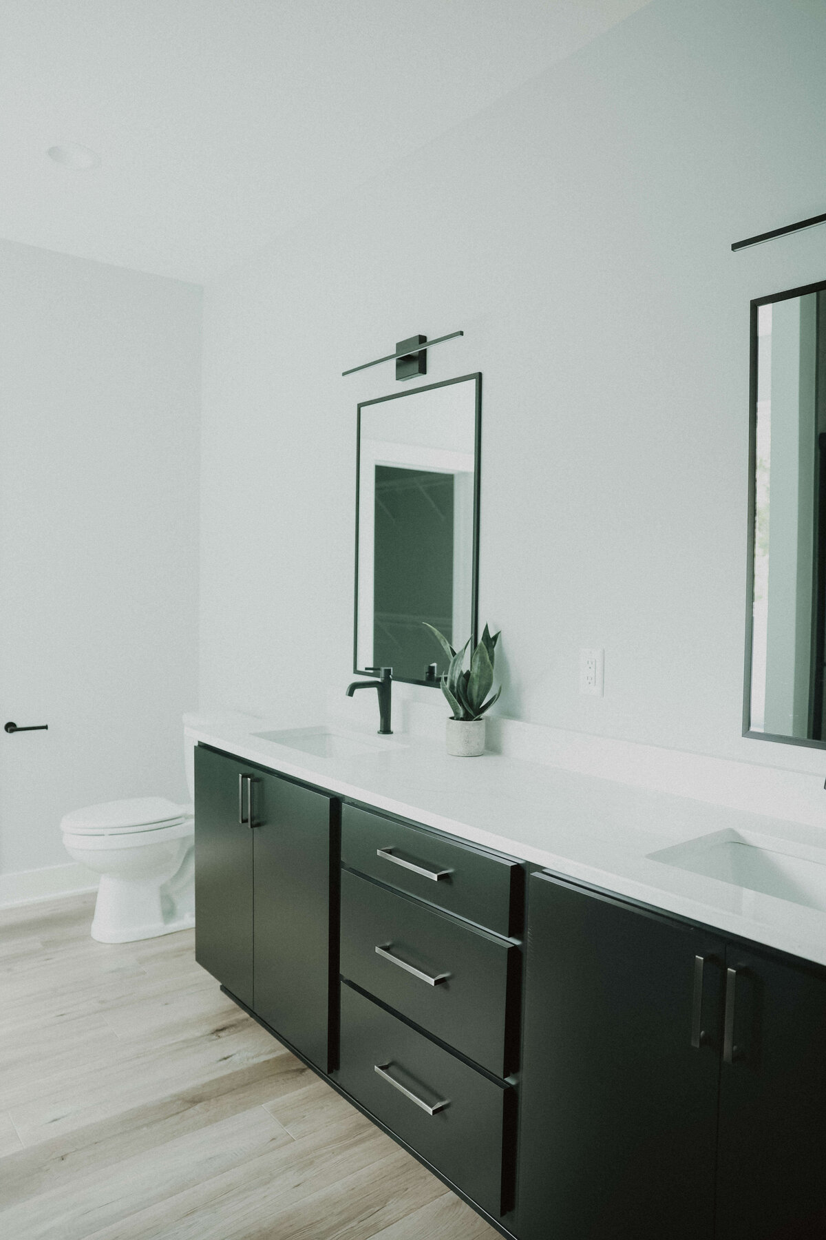 6907-Bathroom-Panora-Central-Iowa-Custom-Home-JRL-Builders-E23A9291