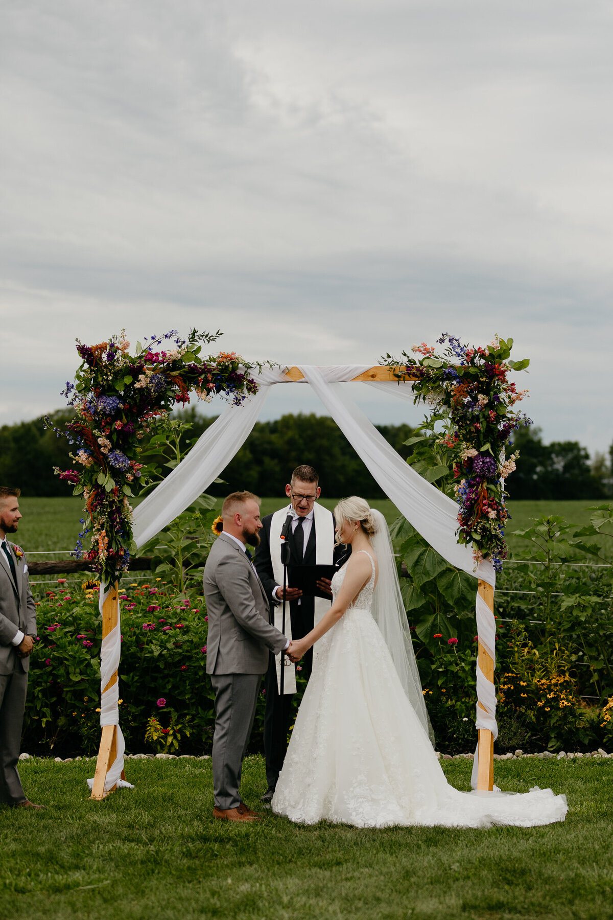 Wren-Ohio-Wedding-SparrowSongCollective-081322-Blog-117