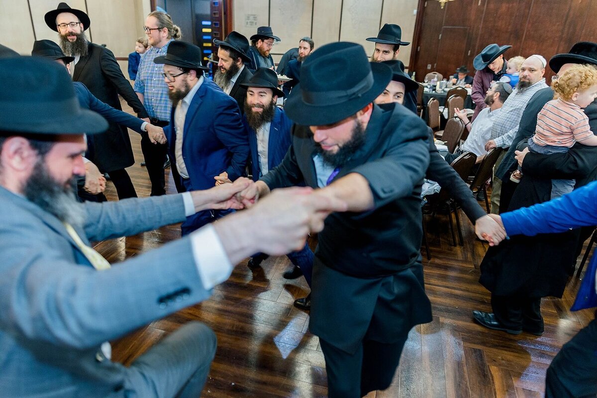 Eliana-Melmed-Photography-Chicago-LosAngeles-Jewish-WeddingPhotographer-CarmiKalman-MensDancing-00045