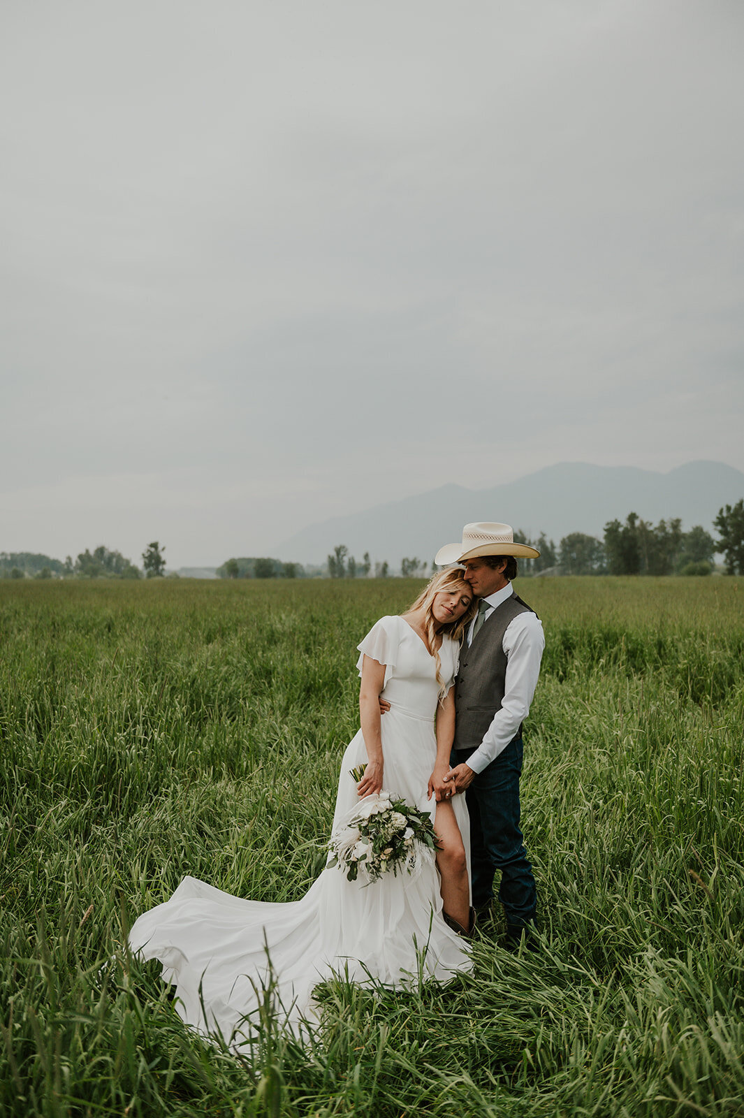 presley-gray-photo-elegant-montana-wedding-9008