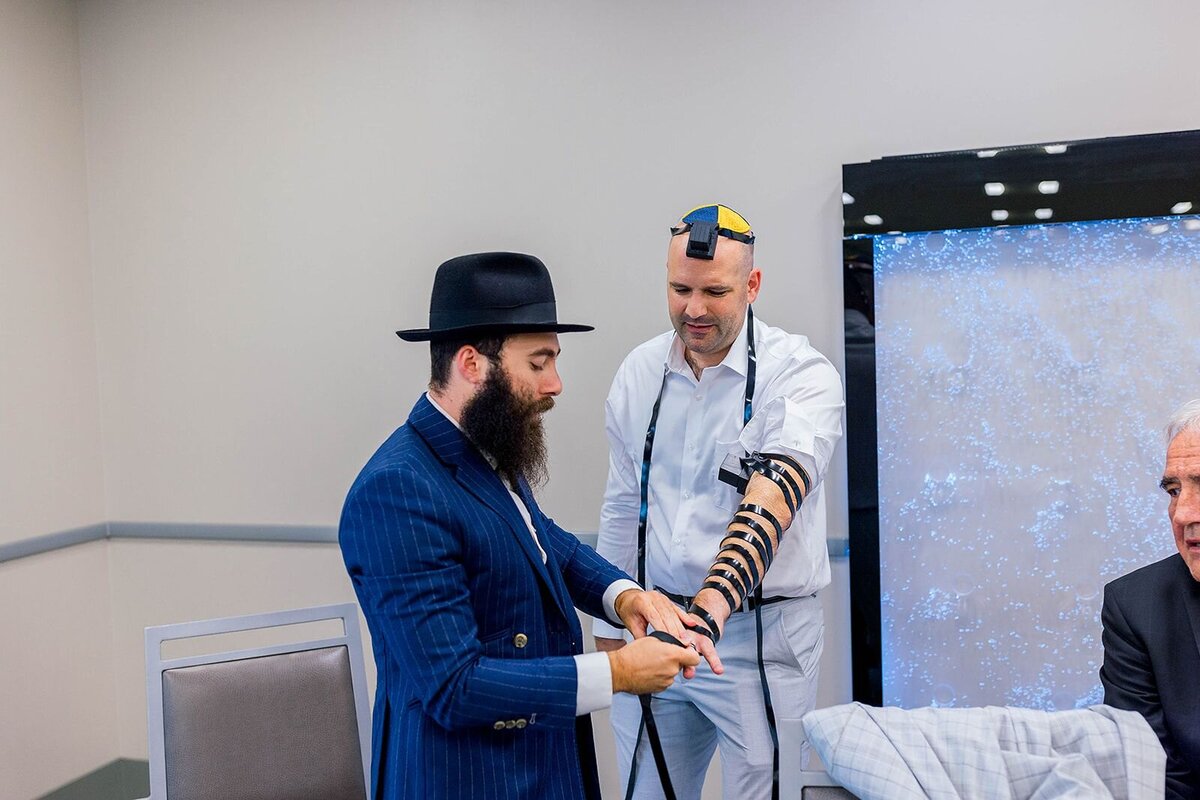 Eliana-Melmed-Photography-Chicago-LosAngeles-Jewish-WeddingPhotographer-CarmiKalman-Tisch-00092