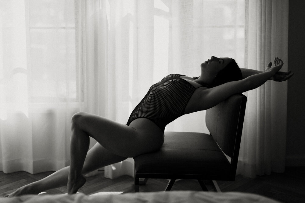 washington-dc-black-white-boudoir-photography