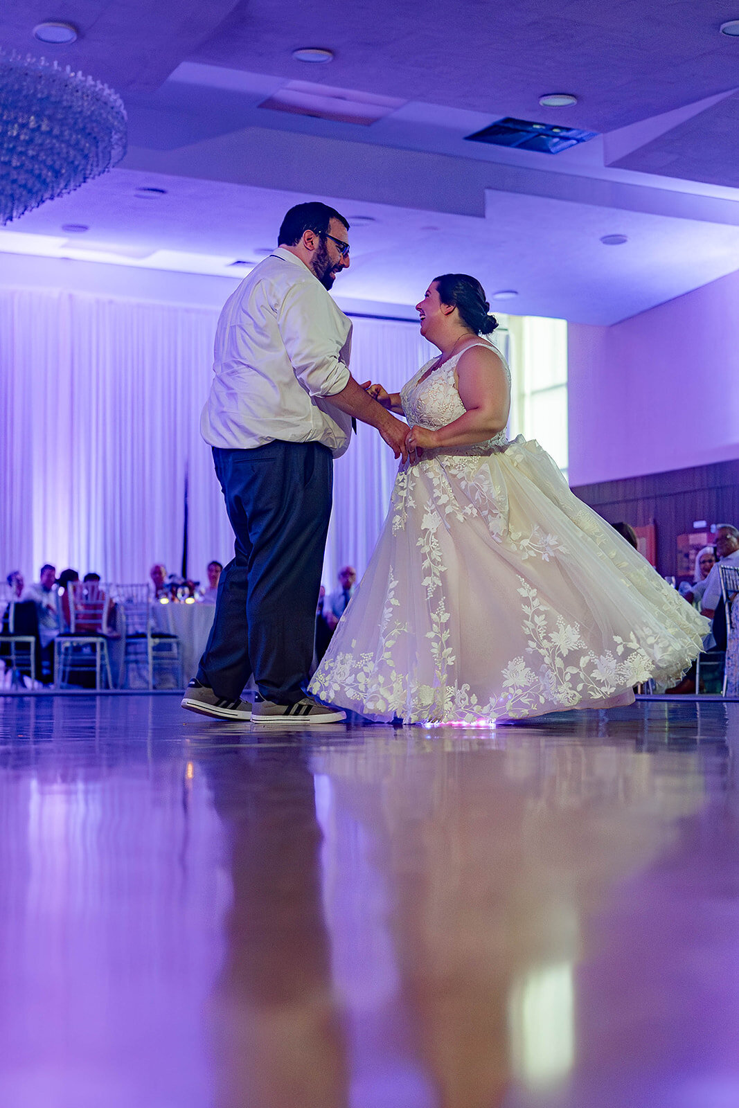 Eliana-Melmed-Photography-Chicago-LosAngeles-Jewish-WeddingPhotography-ElianaSklar-DanceFloor-00077