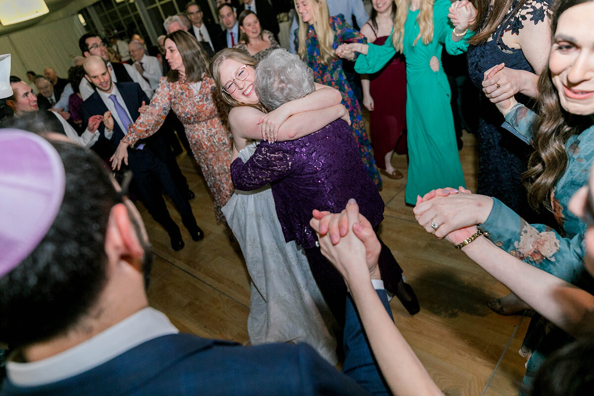 Eliana-Melmed-Photography-Chicago-LosAngeles-Jewish-WeddingPhotography-SimchaDancing-00148