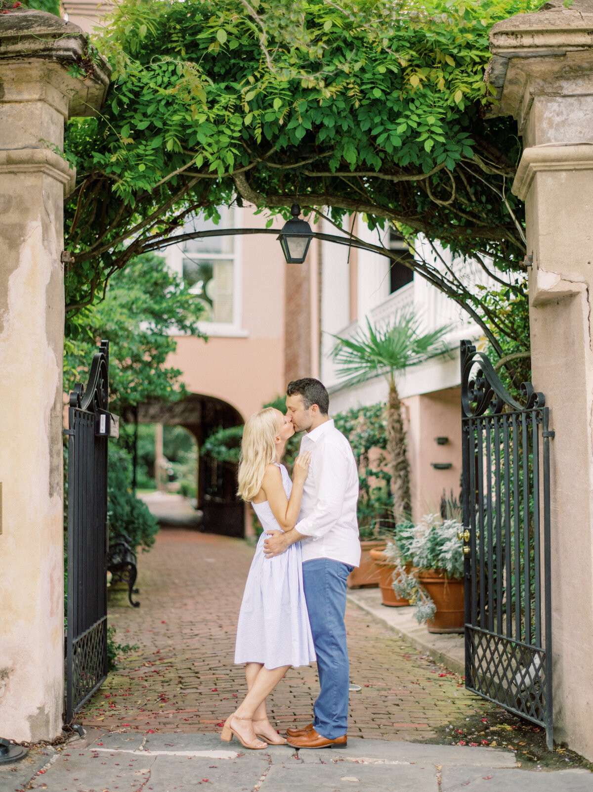 Historic-Charleston-Engagement-session-by-philip-casey-024