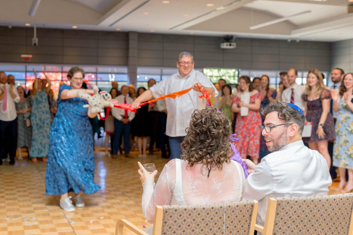 Eliana-Melmed-Photography-Chicago-LosAngeles-Jewish-WeddingPhotography-ShulaNoah-Shtick-00199