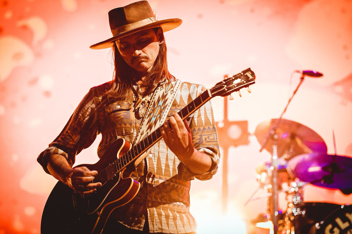 (MAIN) DuaneBetts-2023-horizontal-byChrisBrush_smokingmonkeyphotography (2)