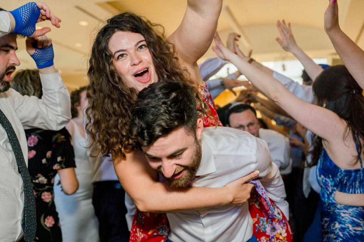 Eliana-Melmed-Photography-Chicago-LosAngeles-Jewish-WeddingPhotography-ShulaNoah-Simcha-Dancing-00004