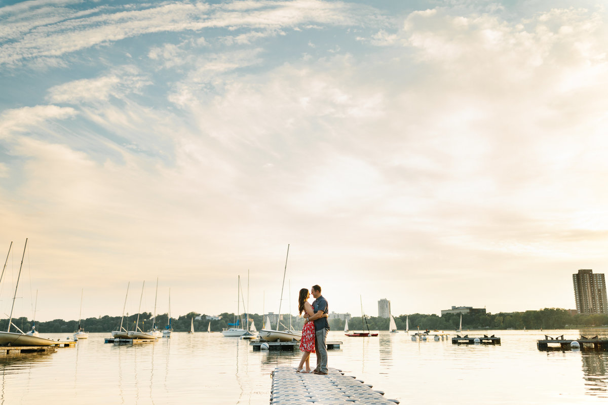 Lake-Calhoun-Minneapolis-Summer-Engagement-1
