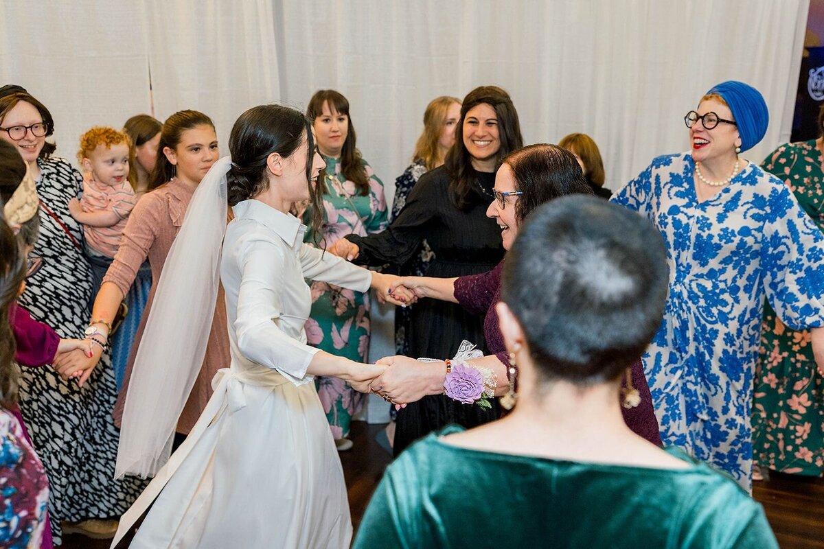 Eliana-Melmed-Photography-Chicago-LosAngeles-Jewish-WeddingPhotographer-CarmiKalman-WomensDancing-00020