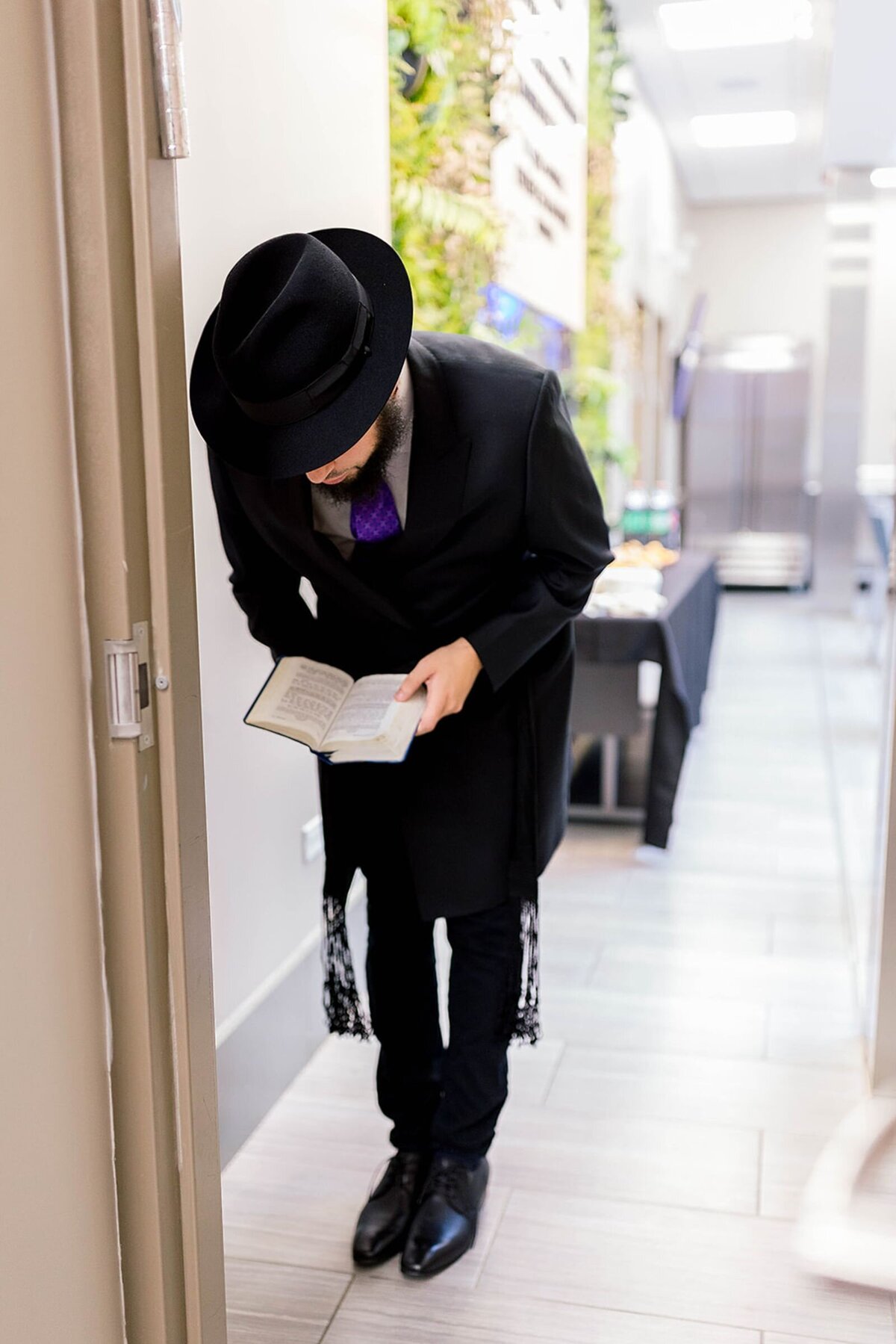 Eliana-Melmed-Photography-Chicago-LosAngeles-Jewish-WeddingPhotographer-CarmiKalman-Tisch-00039