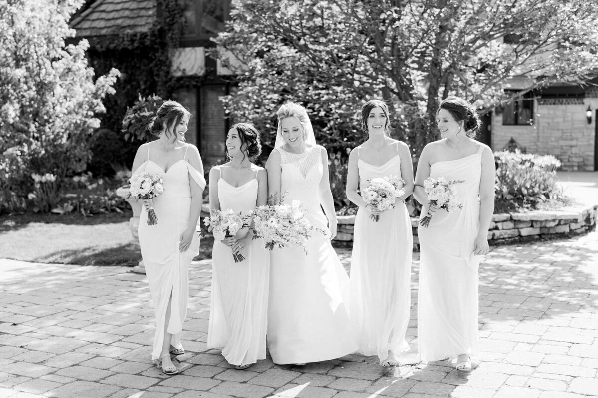 bridesmaids-sarah-sunstrom-photography-monte-bello-estate-wedding