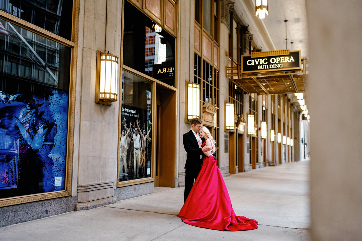 Aspen-Avenue-Chicago-Wedding-Photographer-Lyric-Opera-House-Elegant-Timeless-Classic-Luxury-Downtown-True-to-Color-Bold-Romantic-Chicago-Theater-Lurie-Garden-FAV-83