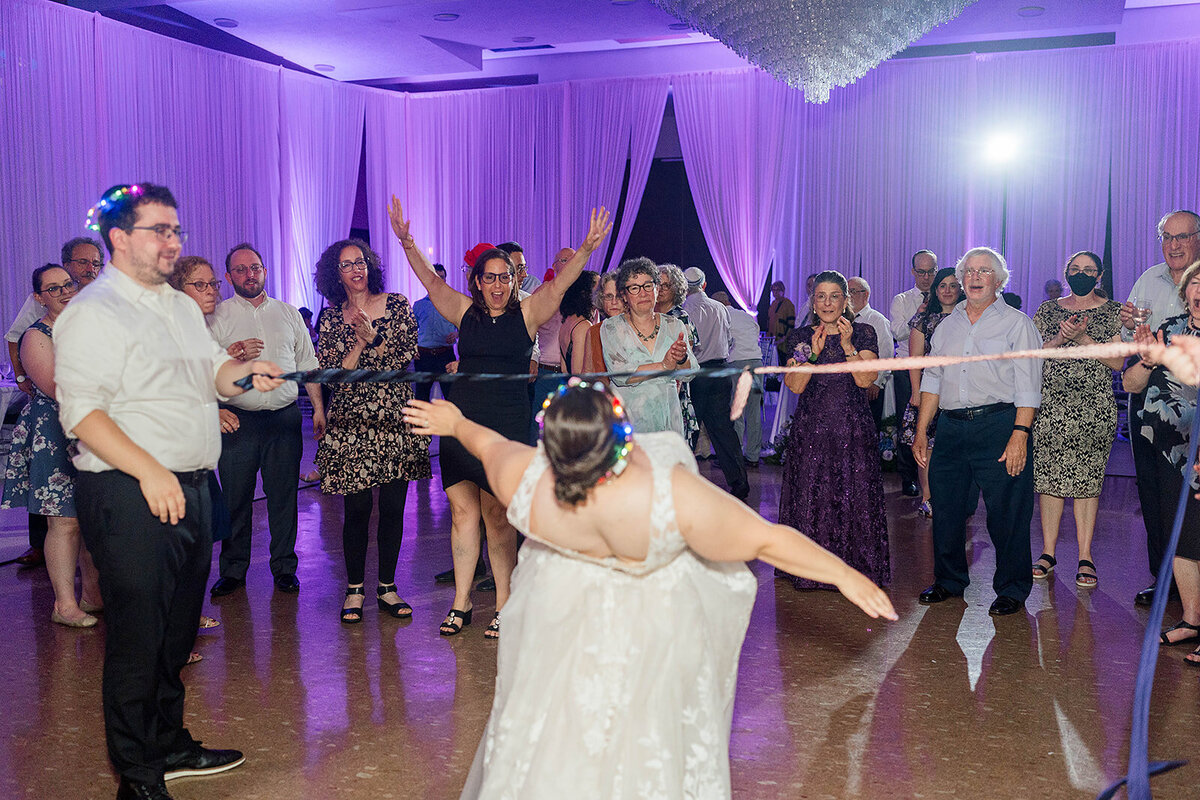 Eliana-Melmed-Photography-Chicago-LosAngeles-Jewish-WeddingPhotography-ElianaSklar-DanceFloor-00200