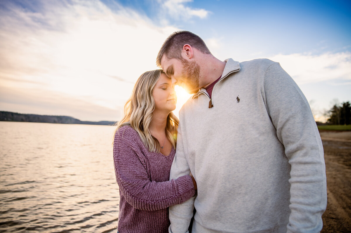 Couple's photo session at Atwood Lake in Mineral City, Ohio,