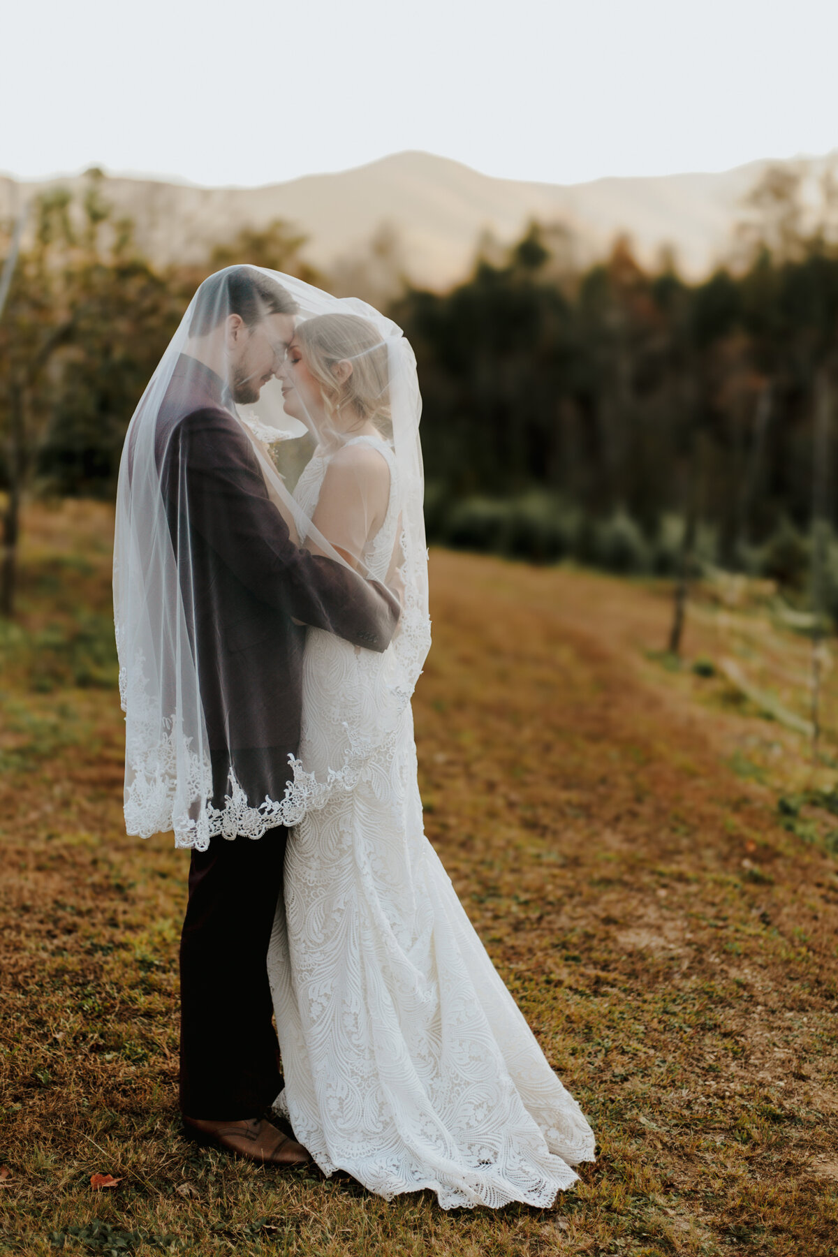 Emotive Nashville wedding photographer