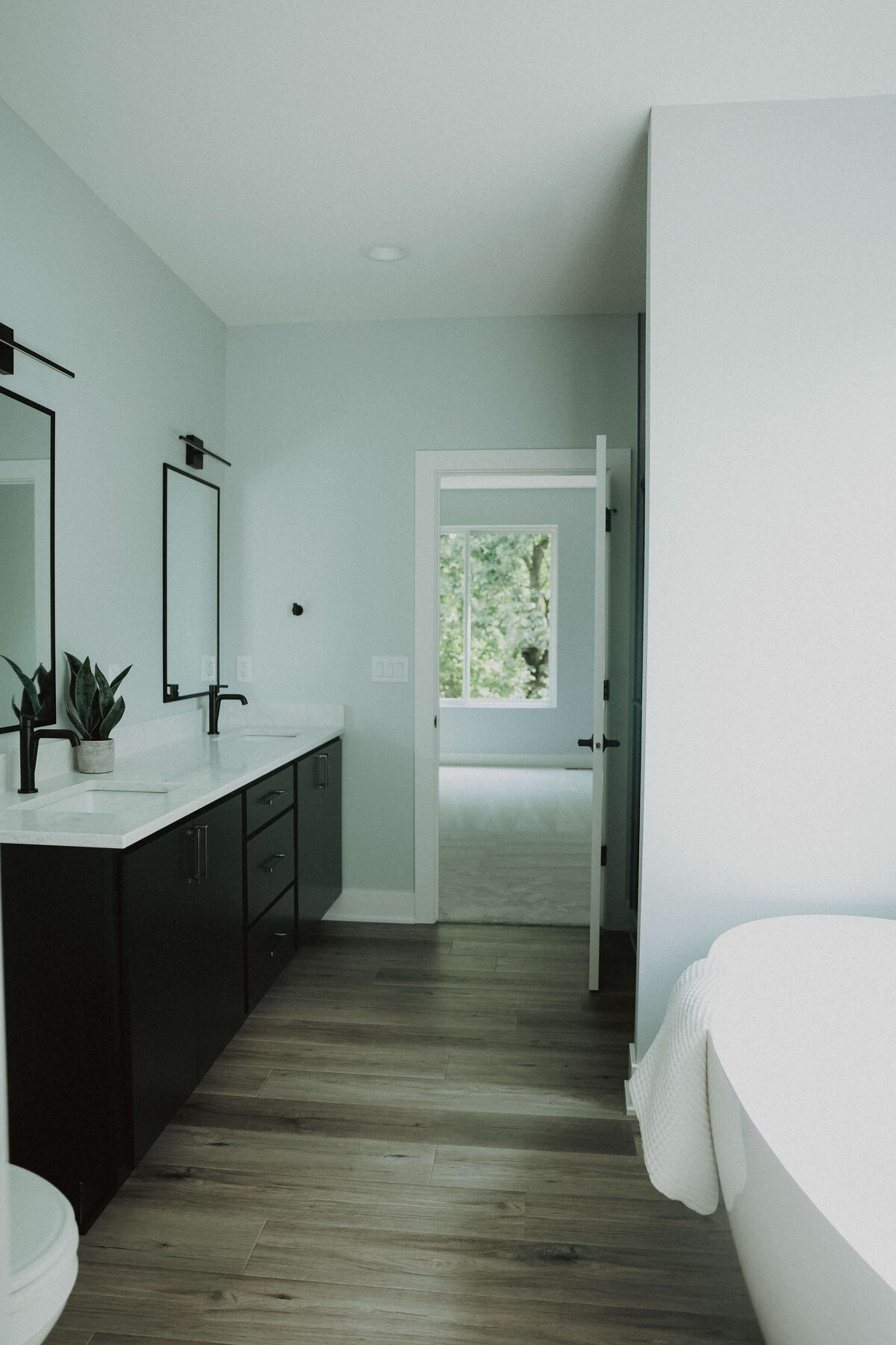 6907-Bathroom-Panora-Central-Iowa-Custom-Home-JRL-Builders-E23A9486