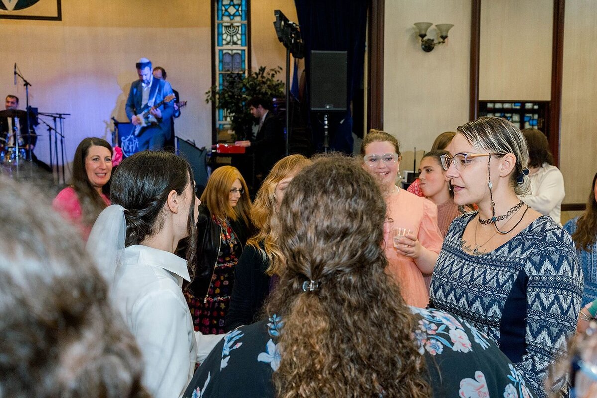 Eliana-Melmed-Photography-Chicago-LosAngeles-Jewish-WeddingPhotographer-CarmiKalman-WomensDancing-00068