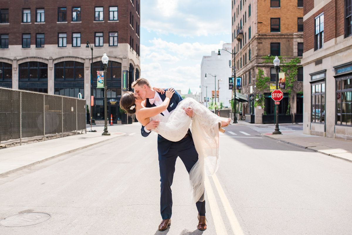 wedding-photography-downtown-detroit