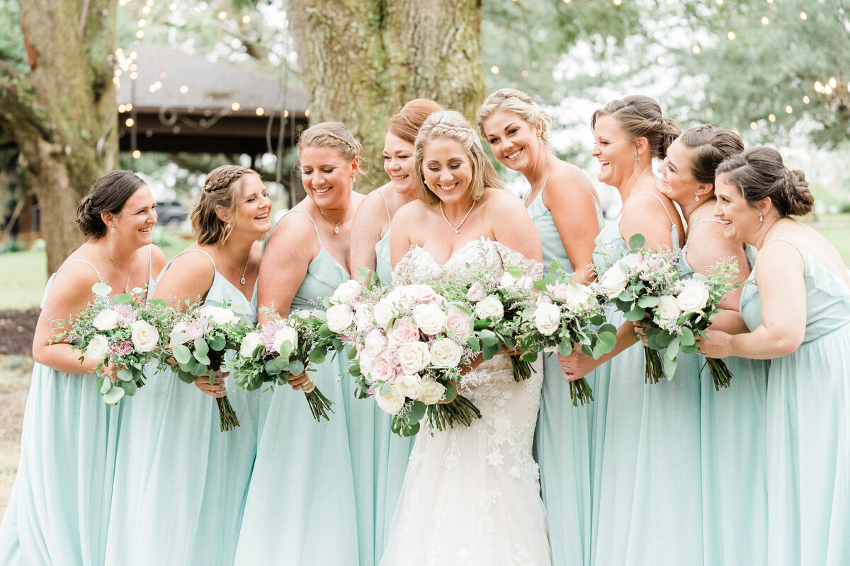 Bridesmaids in turquoise dresses