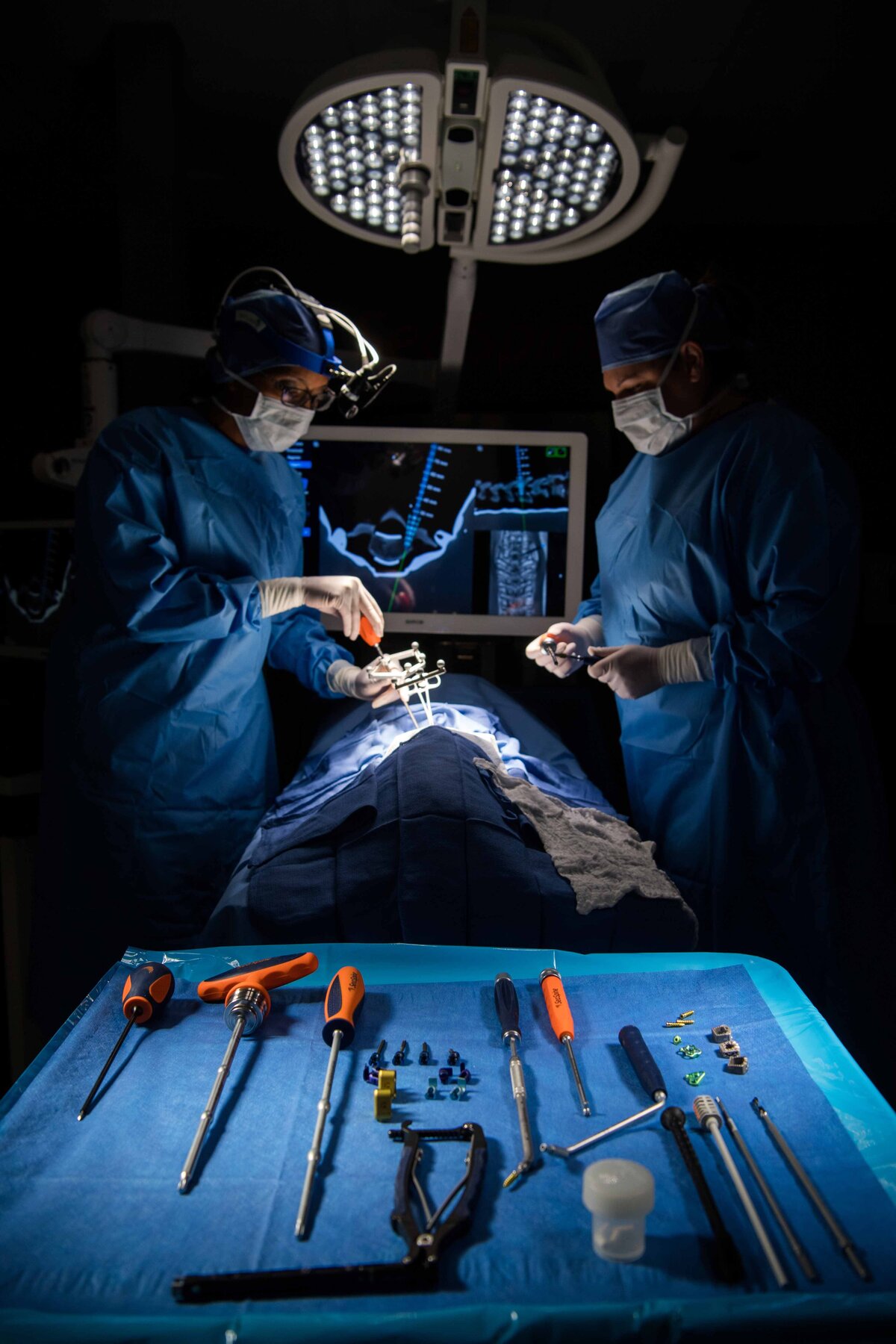 Seaspine surgical solutions photo with surgeons using Seaspine tools