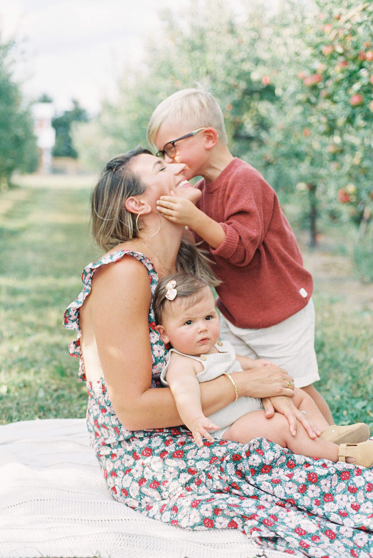 Cristina-Hope-Photography-apple-orchard-family-photos