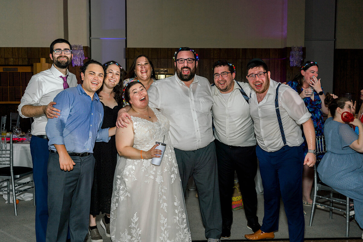 Eliana-Melmed-Photography-Chicago-LosAngeles-Jewish-WeddingPhotography-ElianaSklar-DanceFloor-00400