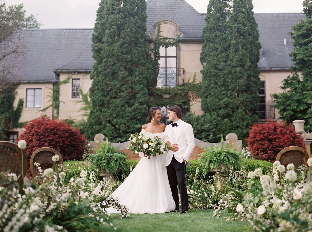 wedding-ceremony-greencrest-manor-wedding-Chicago-film-wedding-photographer-sarah-sunstrom-photography