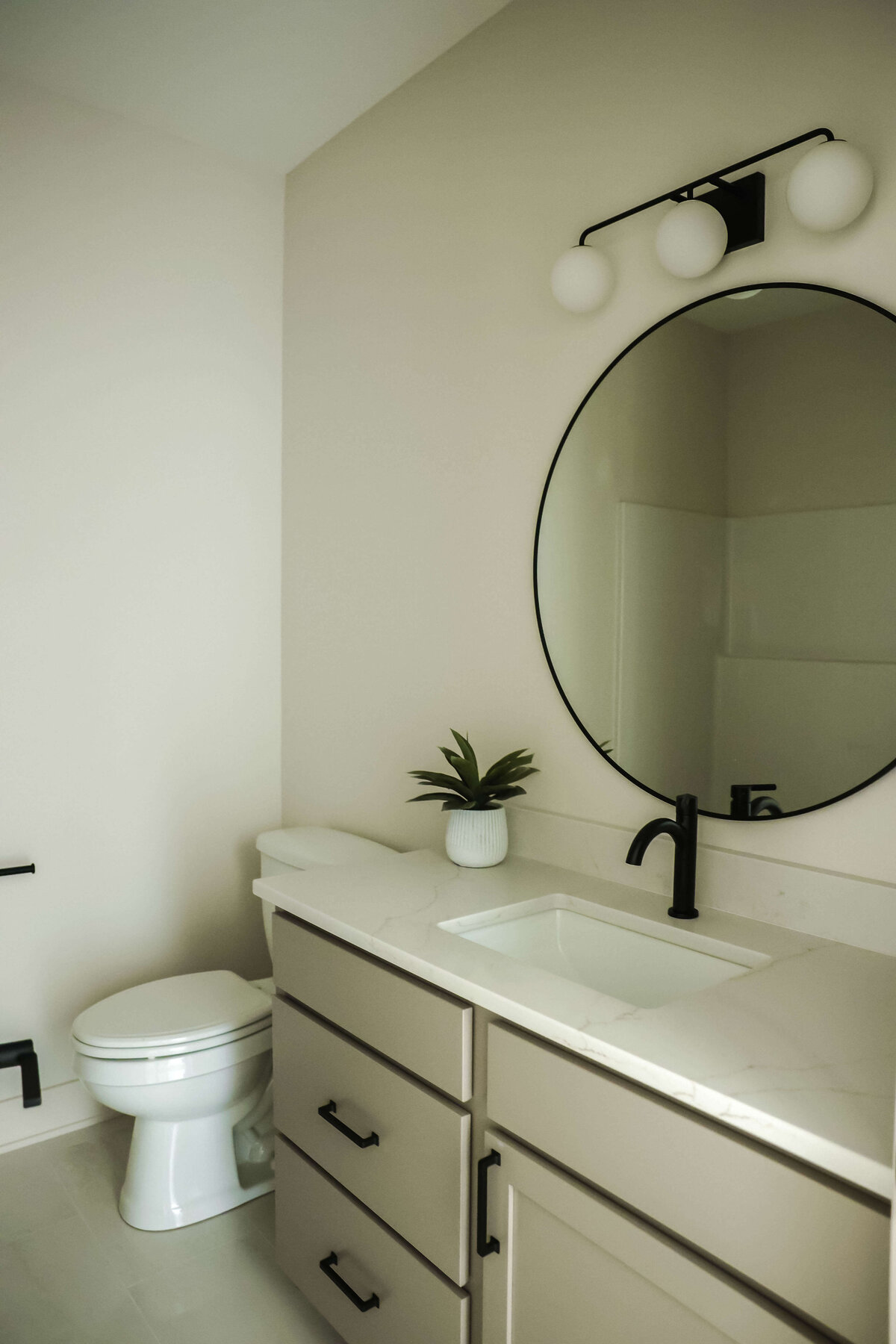 5306-Bathroom-Urbandale-Central-Iowa-Custom-Home-JRL-Builders-3F1A2705