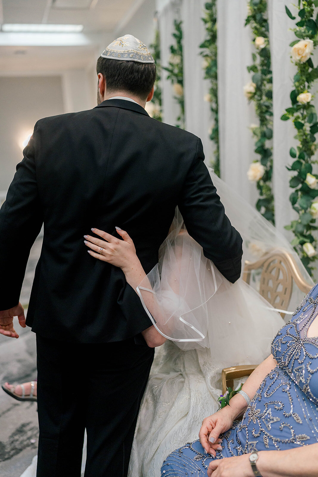 Eliana-Melmed-Photography-Chicago-LosAngeles-Jewish-WeddingPhotography-KabbalatPanim-00140