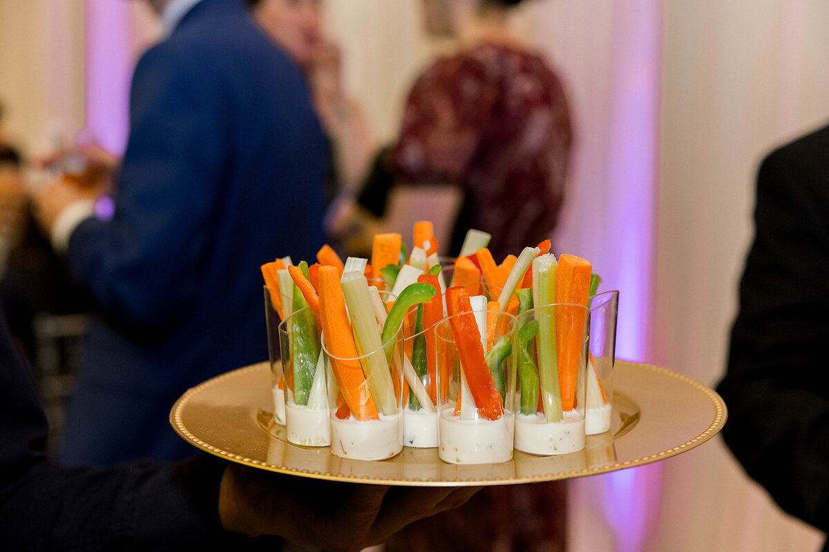 Eliana-Melmed-Photography-Chicago-LosAngeles-Jewish-WeddingPhotography-ElianaSklar-CocktailHour-00031