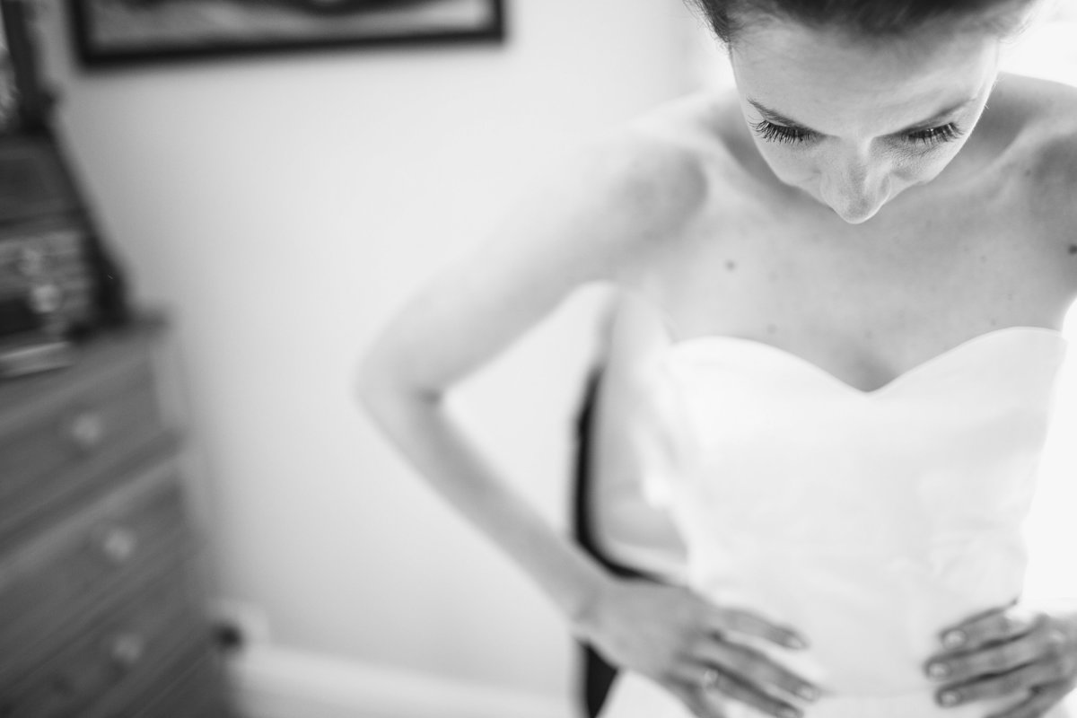BLACK AND WHITE BRIDE GETTING READY