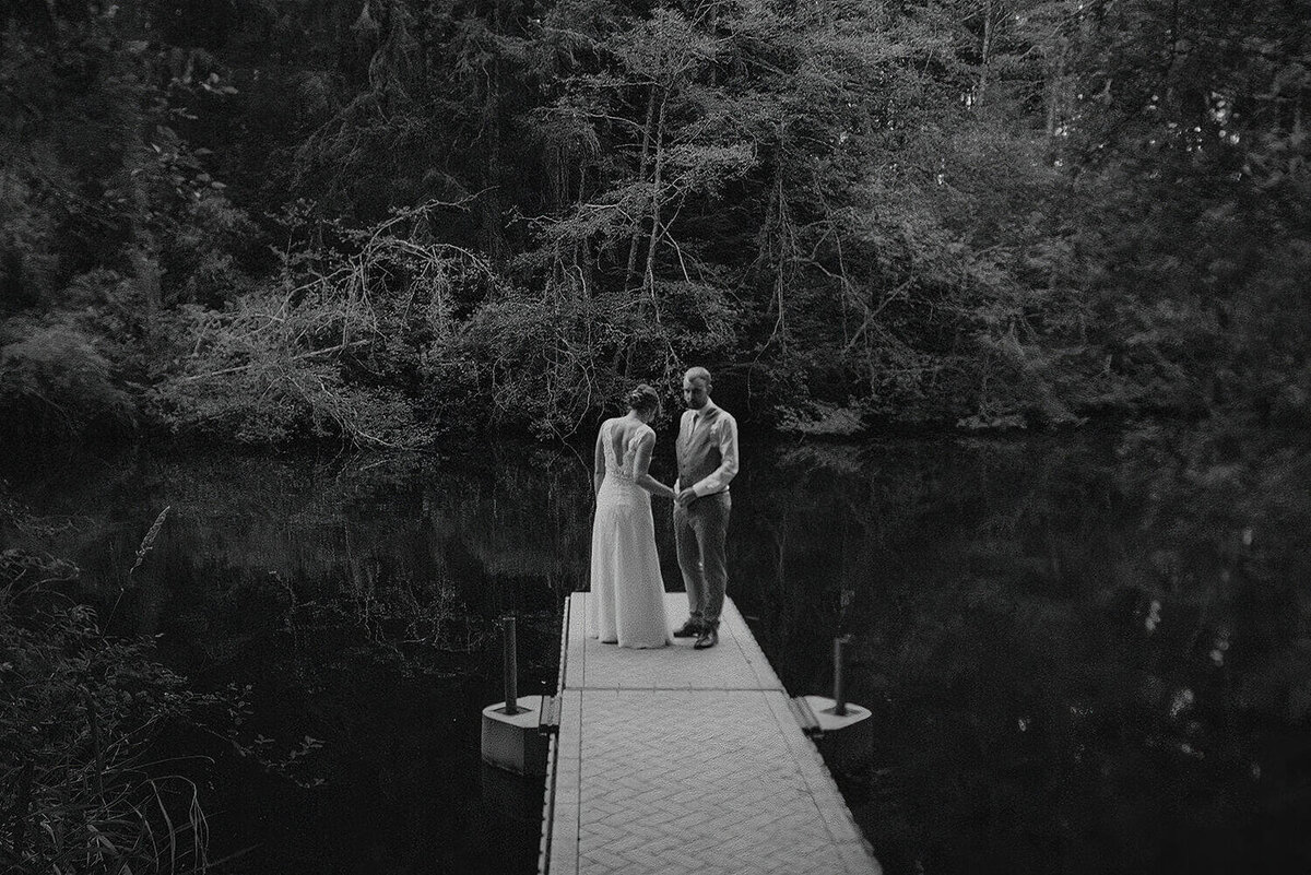 Seattle-wedding-photographer_lakedale-resort-san-juan-dock