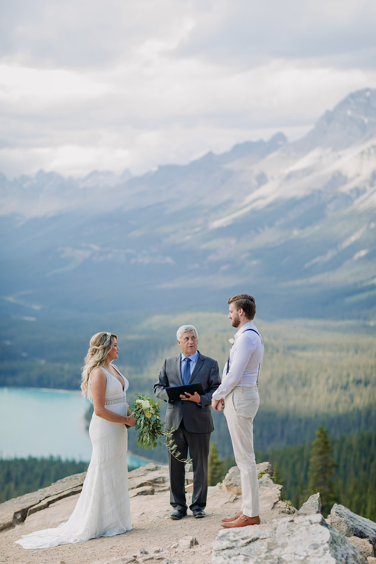 01-peyto-lake-intimate-wedding-ceremony-icefields-parkway-banff-national-park-elopement-photographer