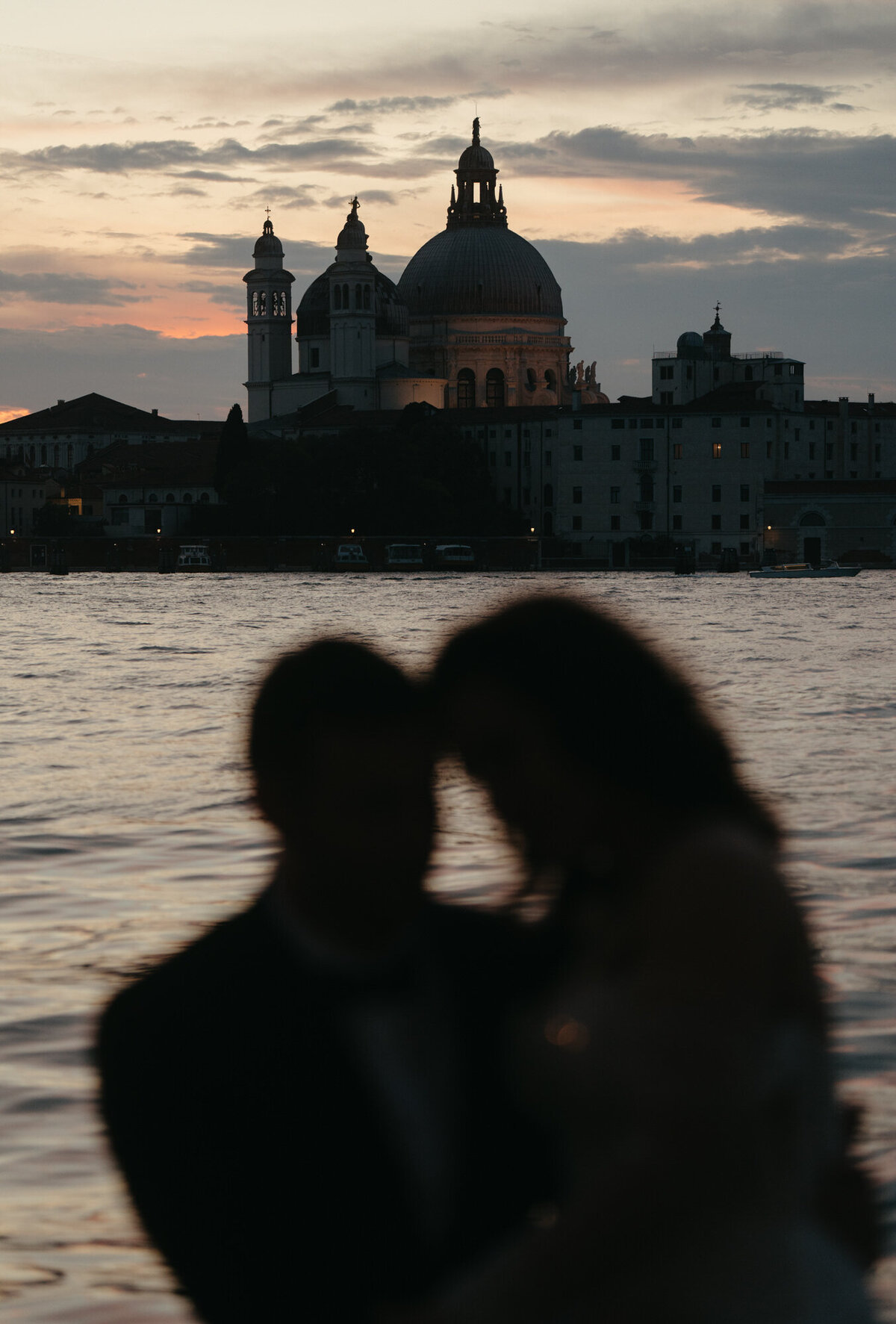 the_chaffins_international_destination_wedding_elopement_photographers_sammie_chaffin_micah_editorial_adventure_photos_travel_venice_italy_42