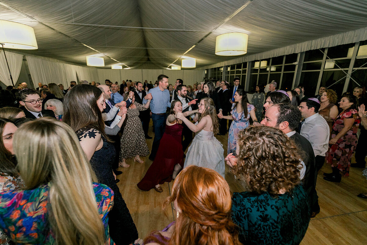 Eliana-Melmed-Photography-Chicago-LosAngeles-Jewish-WeddingPhotography-SimchaDancing-00151
