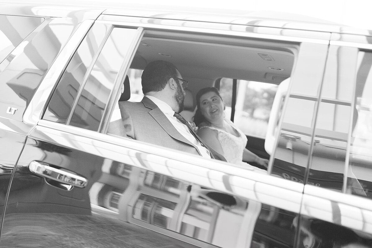 Eliana-Melmed-Photography-Chicago-LosAngeles-Jewish-WeddingPhotography-ElianaSklar-FirstLook-00197